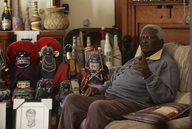 Peter Magubane, a South African photographer who captured 40 years of apartheid, dies at age 91 | iNFOnews.ca Peter Magubane, a South African photographer who captured 40 years of apartheid, dies at age 91 | iNFOnews.ca