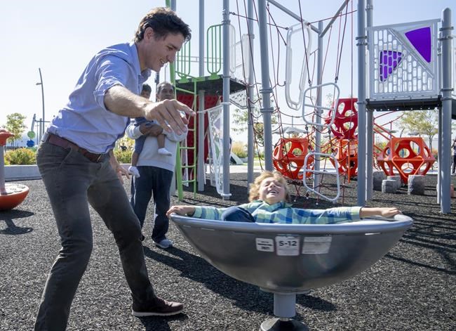 PMO clarifies Trudeau and family stayed 'at no cost' during vacation in Jamaica | iNFOnews.ca