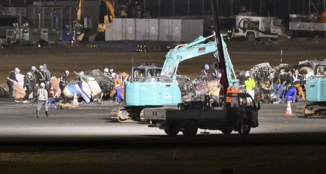 The key question about fiery crash at Tokyo airport: Did one or both planes have OK to use runway? | iNFOnews.ca The key question about fiery crash at Tokyo airport: Did one or both planes have OK to use runway? | iNFOnews.ca