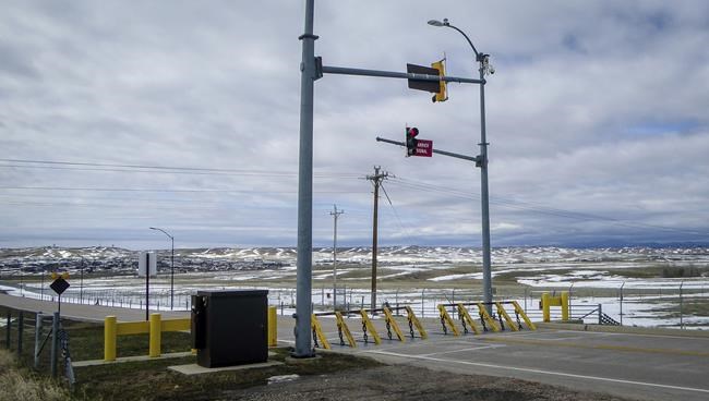 A B-1 bomber crashes while trying to land at a South Dakota Air Force base. The crew safely ejects | iNFOnews.ca A B-1 bomber crashes while trying to land at a South Dakota Air Force base. The crew safely ejects | iNFOnews.ca