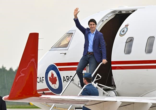 Military sends second aircraft after Trudeau's plane breaks down in Jamaica | iNFOnews.ca