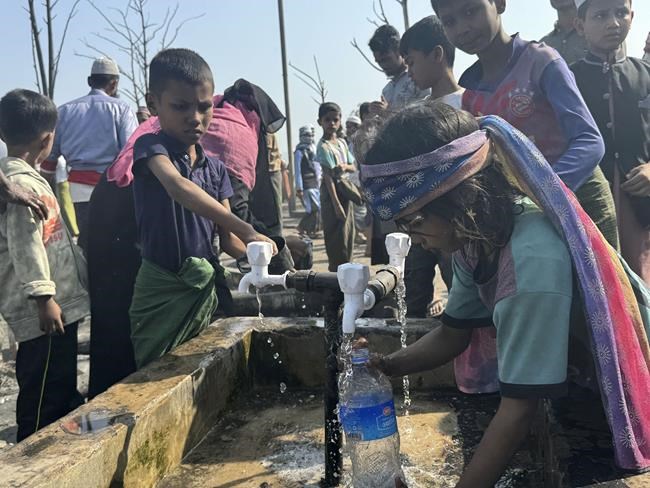 A fire in a Rohingya refugee camp in Bangladesh guts more than 1,000 shelters | iNFOnews.ca