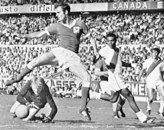 Franz Beckenbauer was a graceful and visionary 'libero' who changed the face of soccer | iNFOnews.ca Franz Beckenbauer was a graceful and visionary 'libero' who changed the face of soccer | iNFOnews.ca