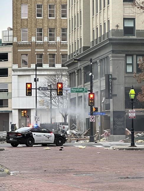 Explosion at historic Texas hotel injures 21 and scatters debris in downtown Fort Worth | iNFOnews.ca