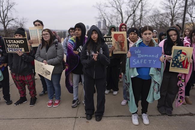 Students rally at the Iowa Capitol days after Perry school shooting | iNFOnews.ca Students rally at the Iowa Capitol days after Perry school shooting | iNFOnews.ca