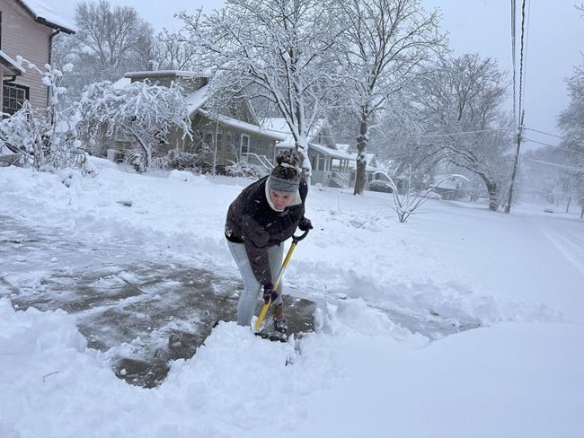 Sprawling storms wallop US with tornado reports, damage and heavy snow, closing roads and schools | iNFOnews.ca Sprawling storms wallop US with tornado reports, damage and heavy snow, closing roads and schools | iNFOnews.ca