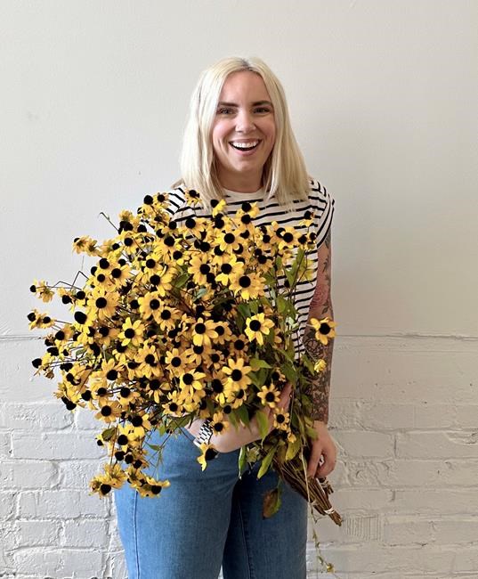 Skip the roses and consider other flowers to save this Valentine's Day: florists | iNFOnews.ca Skip the roses and consider other flowers to save this Valentine's Day: florists | iNFOnews.ca