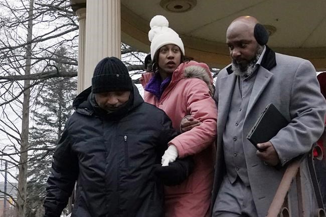 Ohio woman who miscarried at home won't be charged with corpse abuse, grand jury decides | iNFOnews.ca