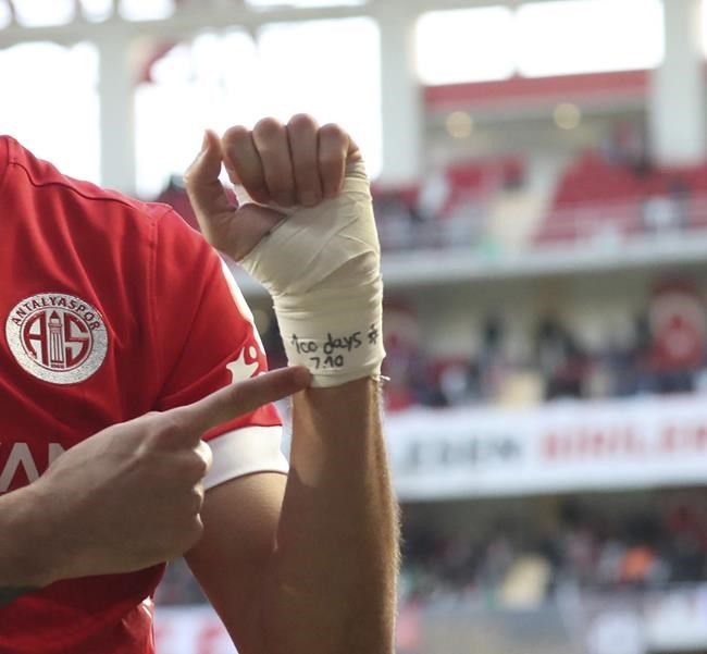 Soccer player returns to warm welcome in Israel following detention in Turkey | iNFOnews.ca