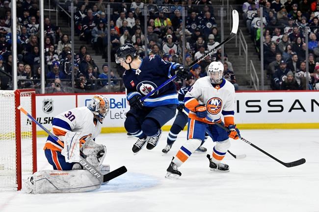 Hellebuyck helps Jets knock off Islanders 4-2 | iNFOnews.ca