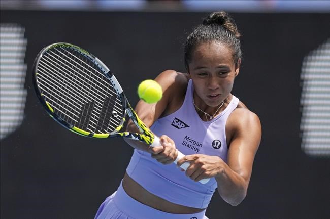 Fernandez bounced in second round at Australian Open | iNFOnews.ca