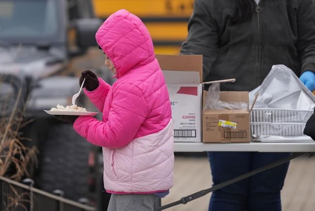 Freezing temperatures complicate Chicago’s struggles to house asylum-seekers | iNFOnews.ca