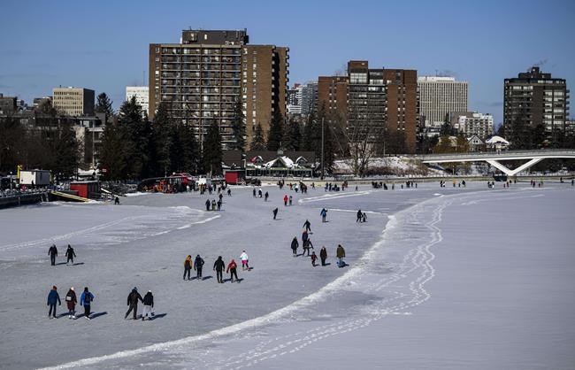 Ottawa skaters take advantage of Rideau Canal’s partial opening while they can | iNFOnews.ca