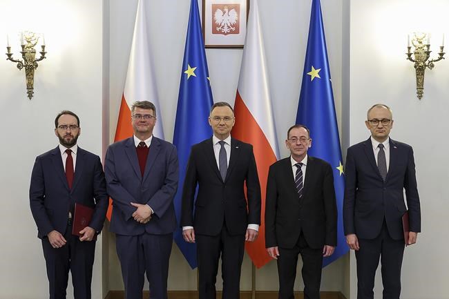 Poland's president pardons 2 imprisoned politicians from previous conservative government - again | iNFOnews.ca