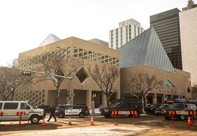 Edmonton City Hall shooter was 'heavily armed,' police chief says | iNFOnews.ca Edmonton City Hall shooter was 'heavily armed,' police chief says | iNFOnews.ca