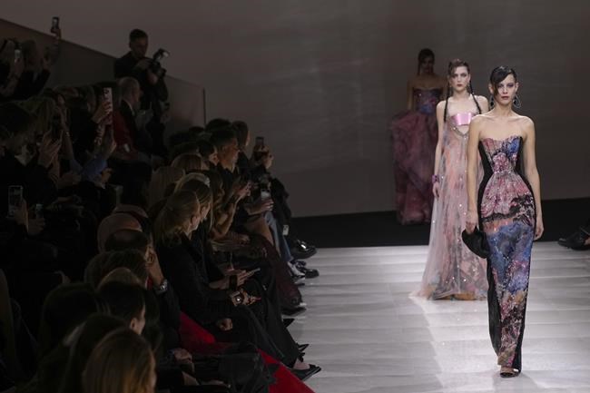 Chanel's spring couture show is a button-inspired ballet on the Paris runway | iNFOnews.ca Chanel's spring couture show is a button-inspired ballet on the Paris runway | iNFOnews.ca