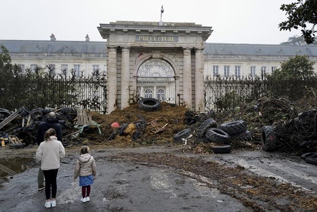 French farmers vow to continue protesting despite the government's offer of concessions | iNFOnews.ca French farmers vow to continue protesting despite the government's offer of concessions | iNFOnews.ca