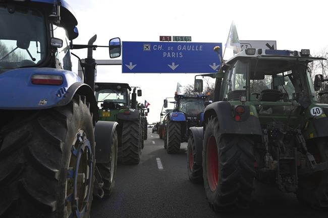 France's protesting farmers encircle Paris with tractor barricades, vowing a 'siege' over grievances | iNFOnews.ca