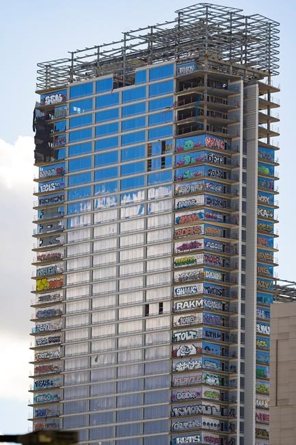 Towering over the Grammys is a Los Angeles high-rise tagged with 27 stories of graffiti | iNFOnews.ca