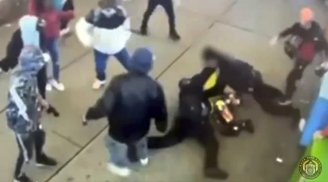 Man charged with attacking police in Times Square, vilified in Trump ad, was misidentified, DA says | iNFOnews.ca Man charged with attacking police in Times Square, vilified in Trump ad, was misidentified, DA says | iNFOnews.ca