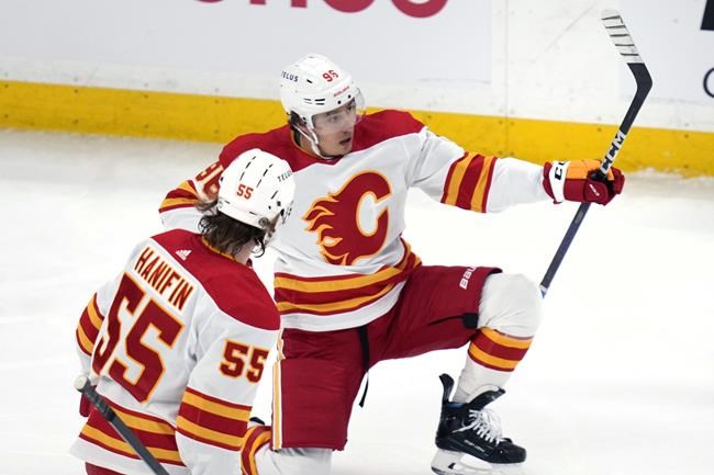Kuzmenko scores for Flames in 4-1 win over Bruins | iNFOnews.ca