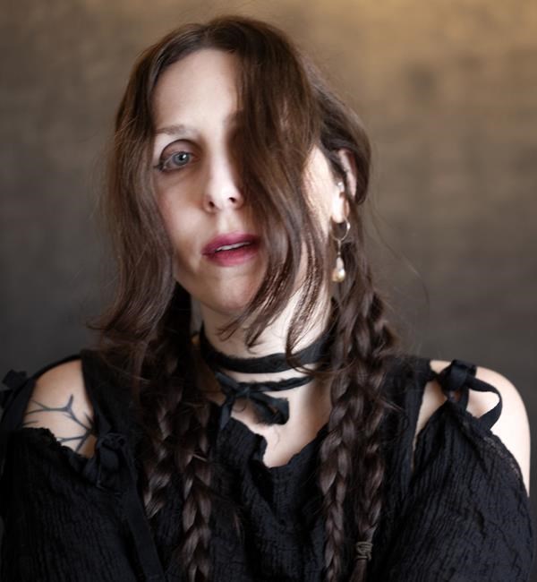 Chelsea Wolfe says witchcraft and sobriety informed her latest album | iNFOnews.ca Chelsea Wolfe says witchcraft and sobriety informed her latest album | iNFOnews.ca