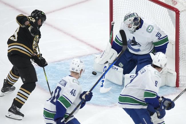 Marchand and Heinen score short-handed, Bruins blank Canucks 4-0 in matchup of NHL’s top 2 teams | iNFOnews.ca