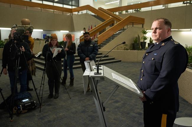 Manitoba RCMP say three children and two women dead, man in custody | iNFOnews.ca Manitoba RCMP say three children and two women dead, man in custody | iNFOnews.ca