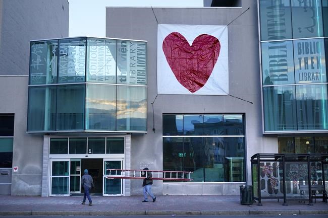 Portland, Maine, shows love for late Valentine's Day Bandit by continuing his paper hearts tradition | iNFOnews.ca Portland, Maine, shows love for late Valentine's Day Bandit by continuing his paper hearts tradition | iNFOnews.ca