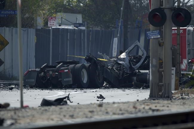 9 Los Angeles firefighters injured after burning truck's fuel tank explodes | iNFOnews.ca