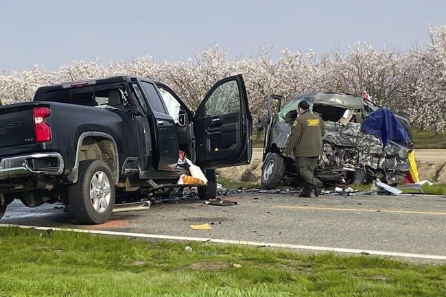Police: 7 farmworkers in van, 1 pickup driver killed in head-on crash in California farming region | iNFOnews.ca Police: 7 farmworkers in van, 1 pickup driver killed in head-on crash in California farming region | iNFOnews.ca