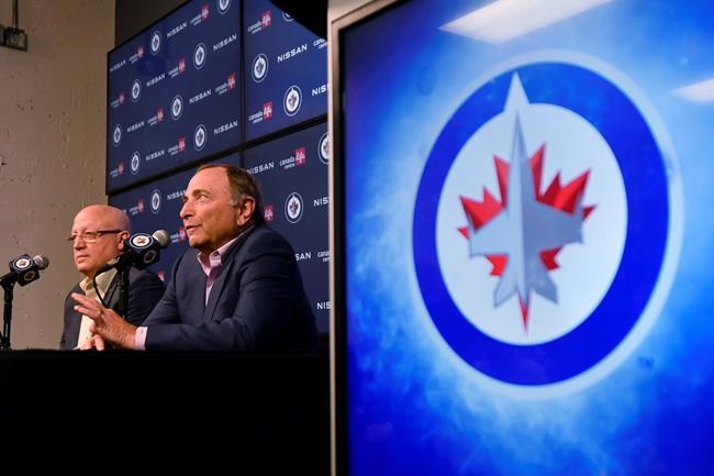 NHL commissioner Gary Bettman doesn't view Jets' low attendance as 'crisis' | iNFOnews.ca