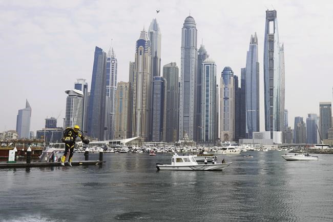 ‘Iron Man’ pilots race in jet suits against a backdrop of Dubai skyscrapers | iNFOnews.ca ‘Iron Man’ pilots race in jet suits against a backdrop of Dubai skyscrapers | iNFOnews.ca