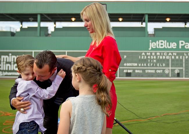 Stacy Wakefield dies less than 5 months after her husband, World Series champion Tim Wakefield | iNFOnews.ca