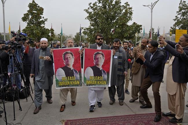 Pakistan swears in new parliament amid chaotic scenes as Imran Khan's followers protests vote count | iNFOnews.ca Pakistan swears in new parliament amid chaotic scenes as Imran Khan's followers protests vote count | iNFOnews.ca