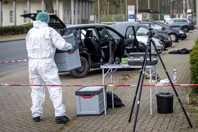 A soldier turns himself in shortly after 4 people are killed in shootings in Germany | iNFOnews.ca