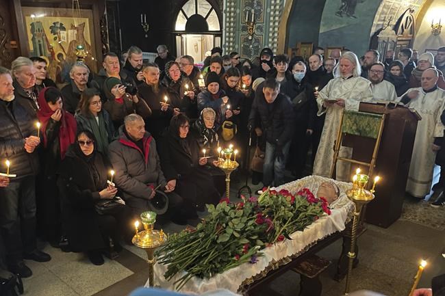 Russians embrace hope amid despair as Alexei Navalny says his final goodbye | iNFOnews.ca