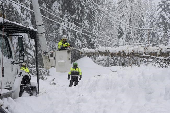 A massive blizzard howls in the Sierra Nevada. High winds and heavy snow close roads and ski resorts | iNFOnews.ca A massive blizzard howls in the Sierra Nevada. High winds and heavy snow close roads and ski resorts | iNFOnews.ca