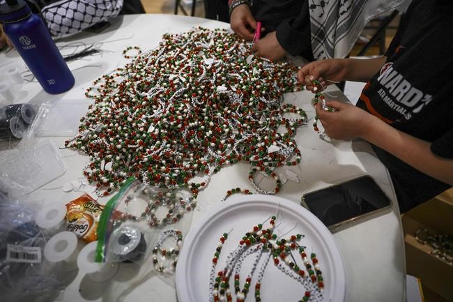Girl Scouts were told to stop bracelet-making fundraiser for kids in Gaza. Now they can't keep up | iNFOnews.ca