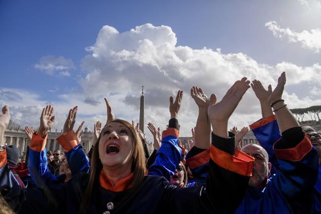 Pope appears unable to climb a few steps as respiratory and mobility problems take their toll | iNFOnews.ca Pope appears unable to climb a few steps as respiratory and mobility problems take their toll | iNFOnews.ca