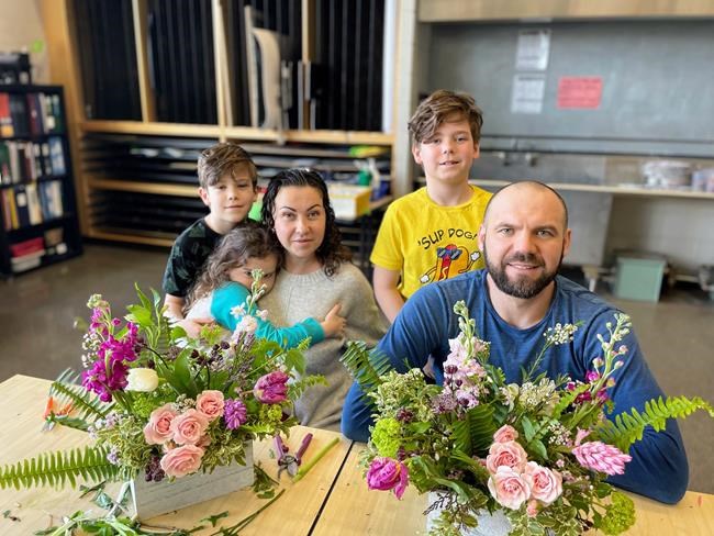 'We're all in shock:' Neighbours mourn family of five killed in plane crash | iNFOnews.ca 'We're all in shock:' Neighbours mourn family of five killed in plane crash | iNFOnews.ca