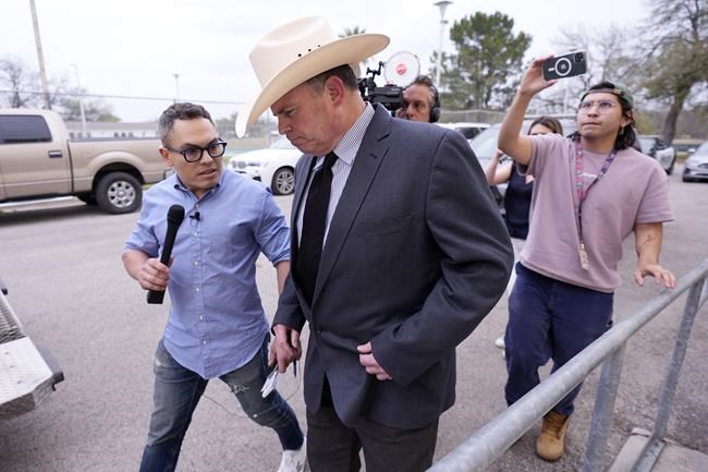Uvalde parents angered by new report that clears city police of missteps during Texas school attack | iNFOnews.ca