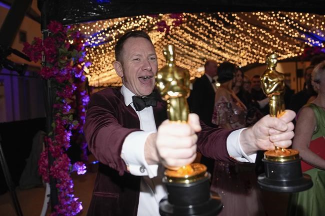 'Oppenheimer' crew keeps it low key, other winners revel at Vanity Fair's Oscar after-party | iNFOnews.ca