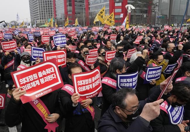 South Korea criticizes senior doctors for threatening to resign to support their juniors' walkouts | iNFOnews.ca