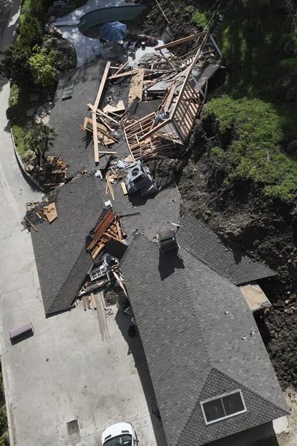 Landslide destroys Los Angeles home and threatens at least 2 others | iNFOnews.ca Landslide destroys Los Angeles home and threatens at least 2 others | iNFOnews.ca