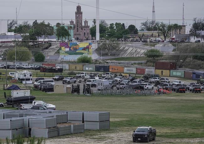 Court action on Texas' migrant arrest law leads to confusion at the US-Mexico border | iNFOnews.ca