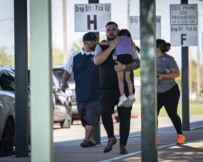 Texas school bus with over 40 pre-K students struck by cement truck, killing 2, authorities say | iNFOnews.ca