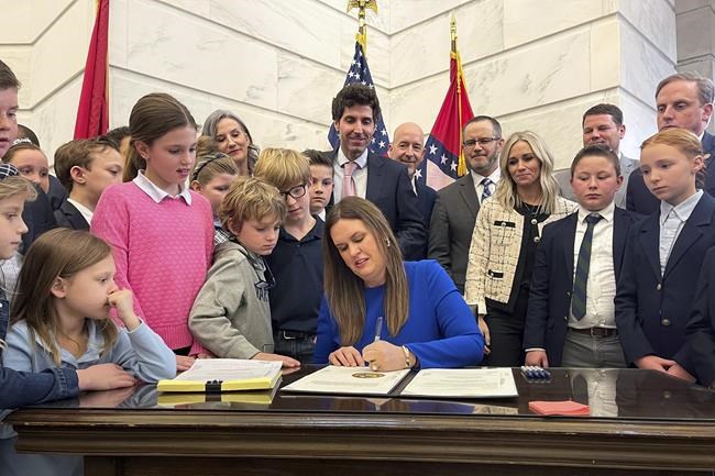 High school teacher and students sue over Arkansas' ban on critical race theory | iNFOnews.ca High school teacher and students sue over Arkansas' ban on critical race theory | iNFOnews.ca