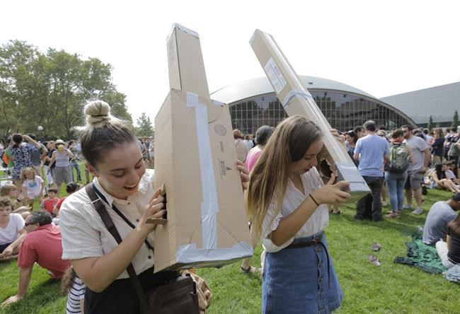 Looking at a solar eclipse can be dangerous without eclipse glasses. Here’s what to know | iNFOnews.ca