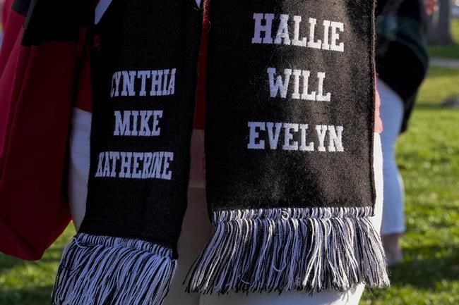 Activists form human chain across Nashville, Tennessee, on Covenant school shooting anniversary | iNFOnews.ca